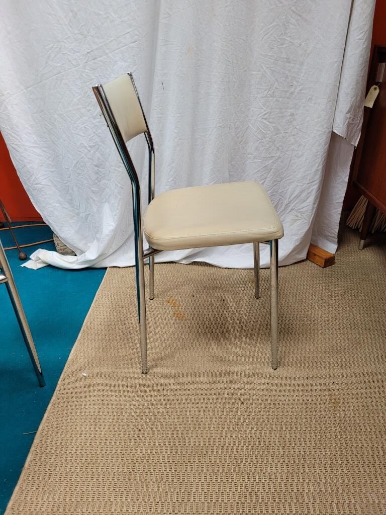 Set of 4 chairs chrome metal and skaï greige 70s.