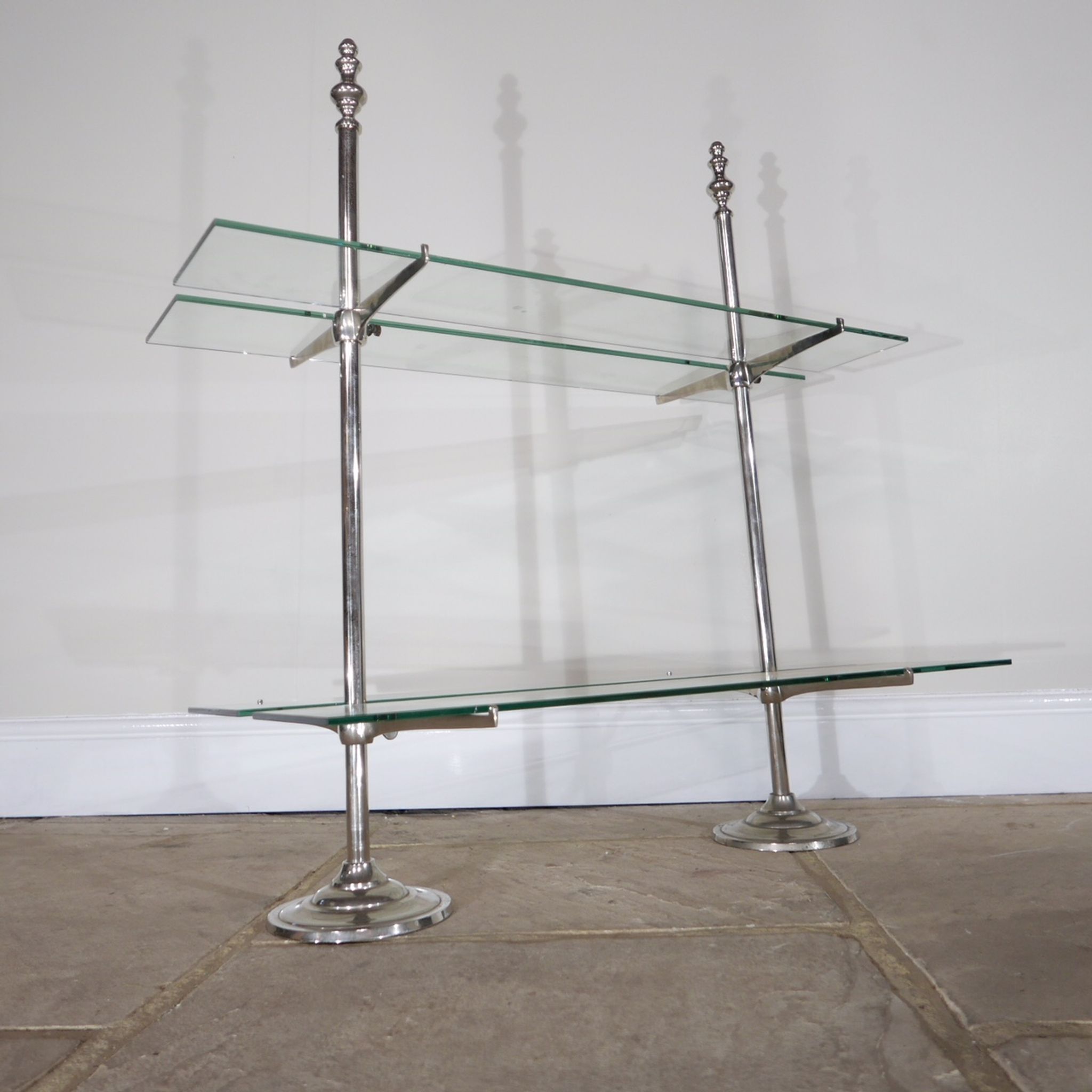 Étagère boutique vintage chrome