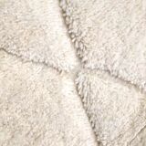 Moroccan Berber carpet blessed ouarain ecru plain with engraved diamonds 300x202cm