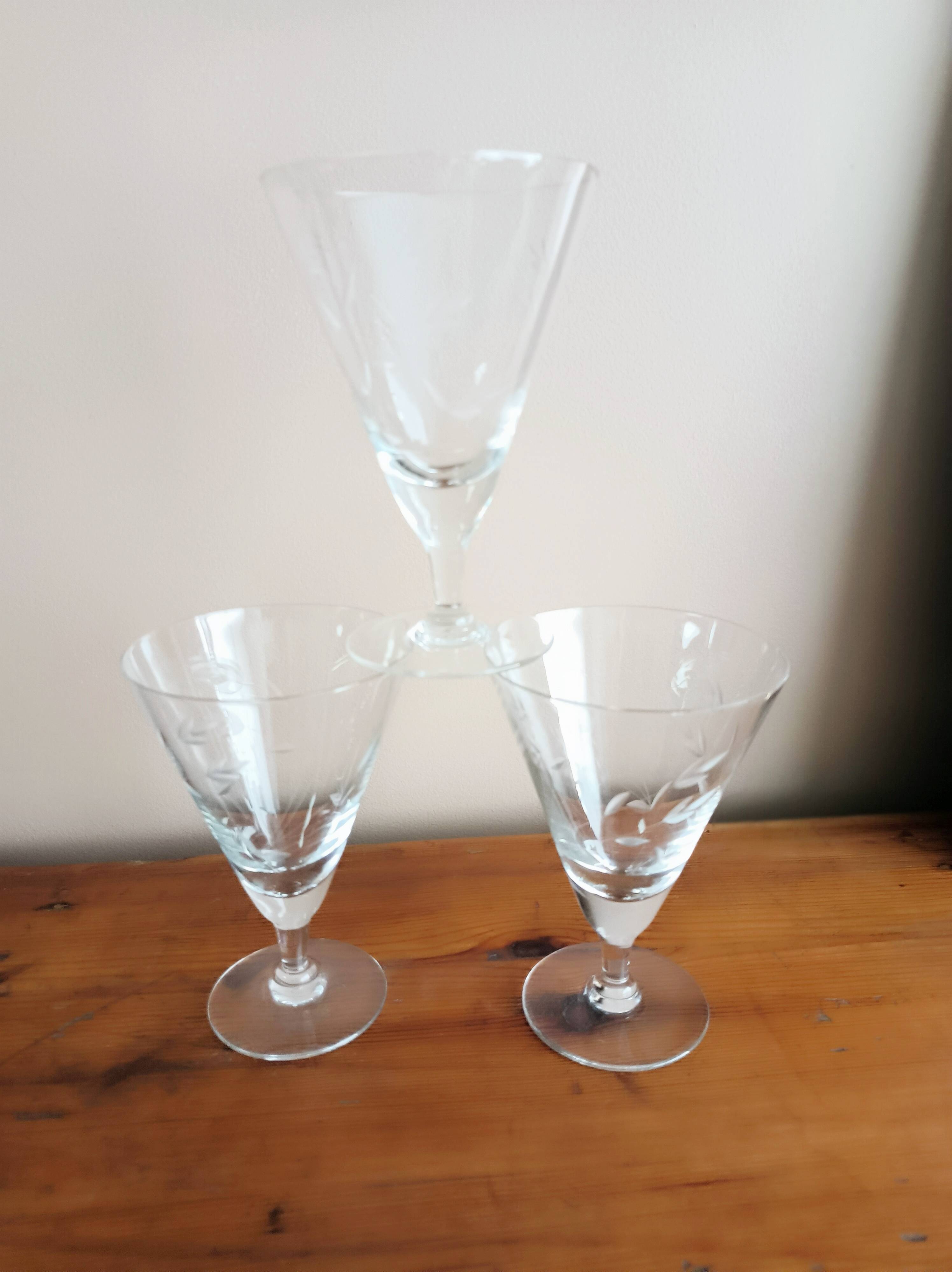 Set of 3 stemmed glasses, foliage design