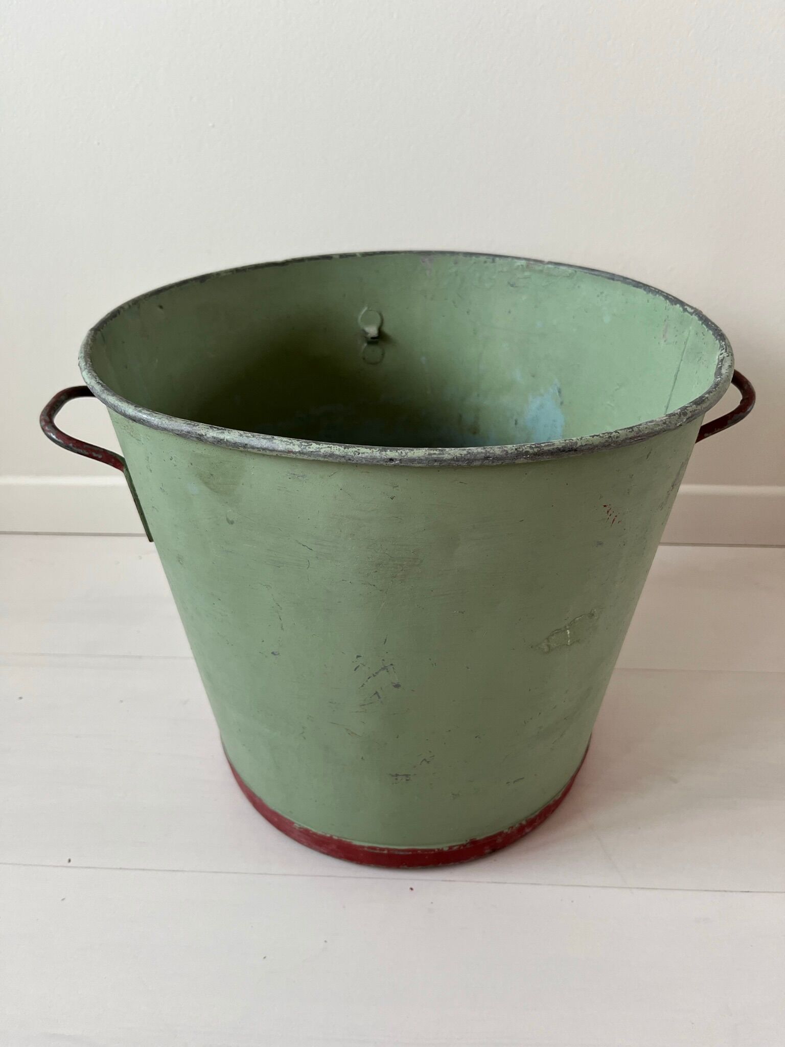 Lessiveuse en zinc verte