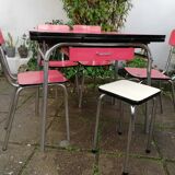 Table and chairs/stabonet in 60s formica