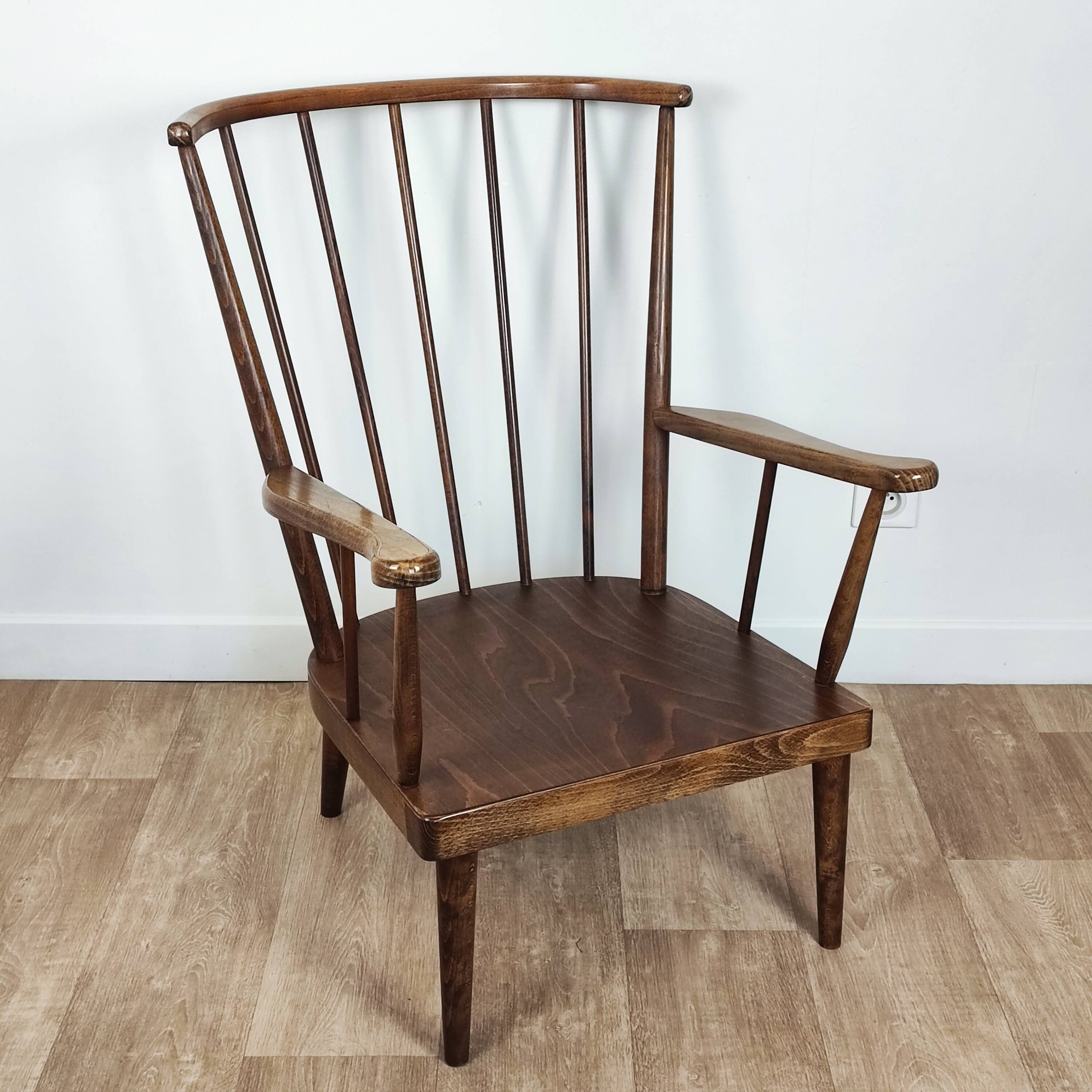 Baumann 60' fan armchair