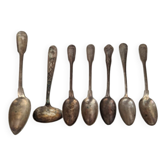 Set of bronze spoons