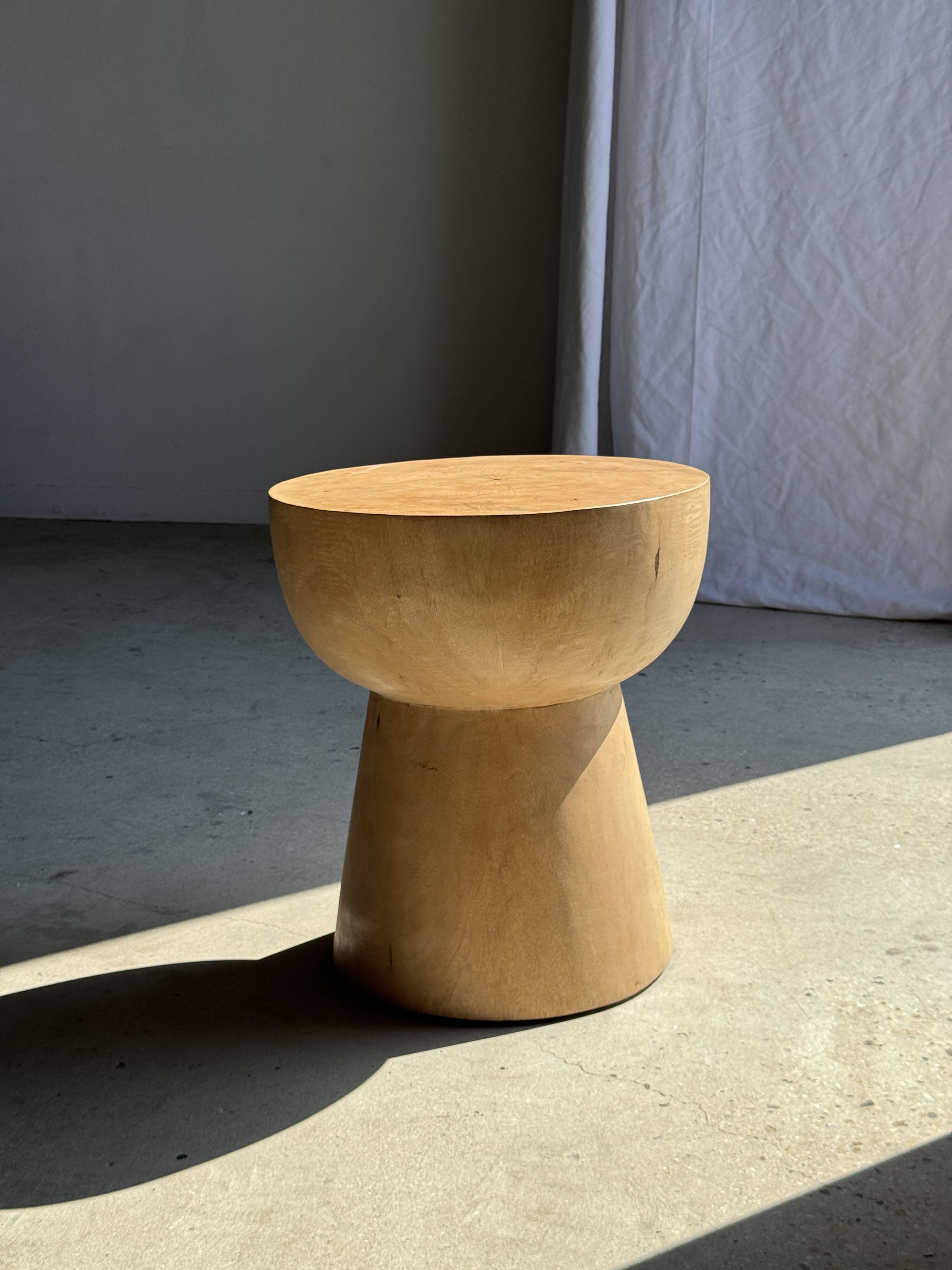 Side table or stool with a semi-spherical top in beige mango wood H50 D45