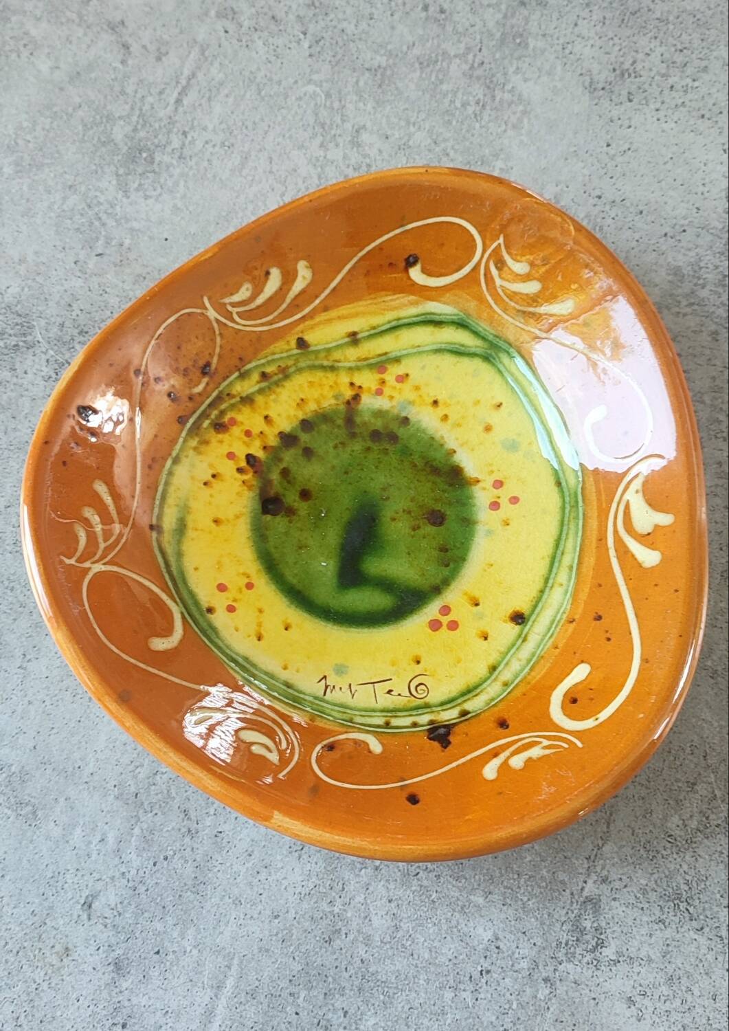 Vintage ceramic pocket emptier signed