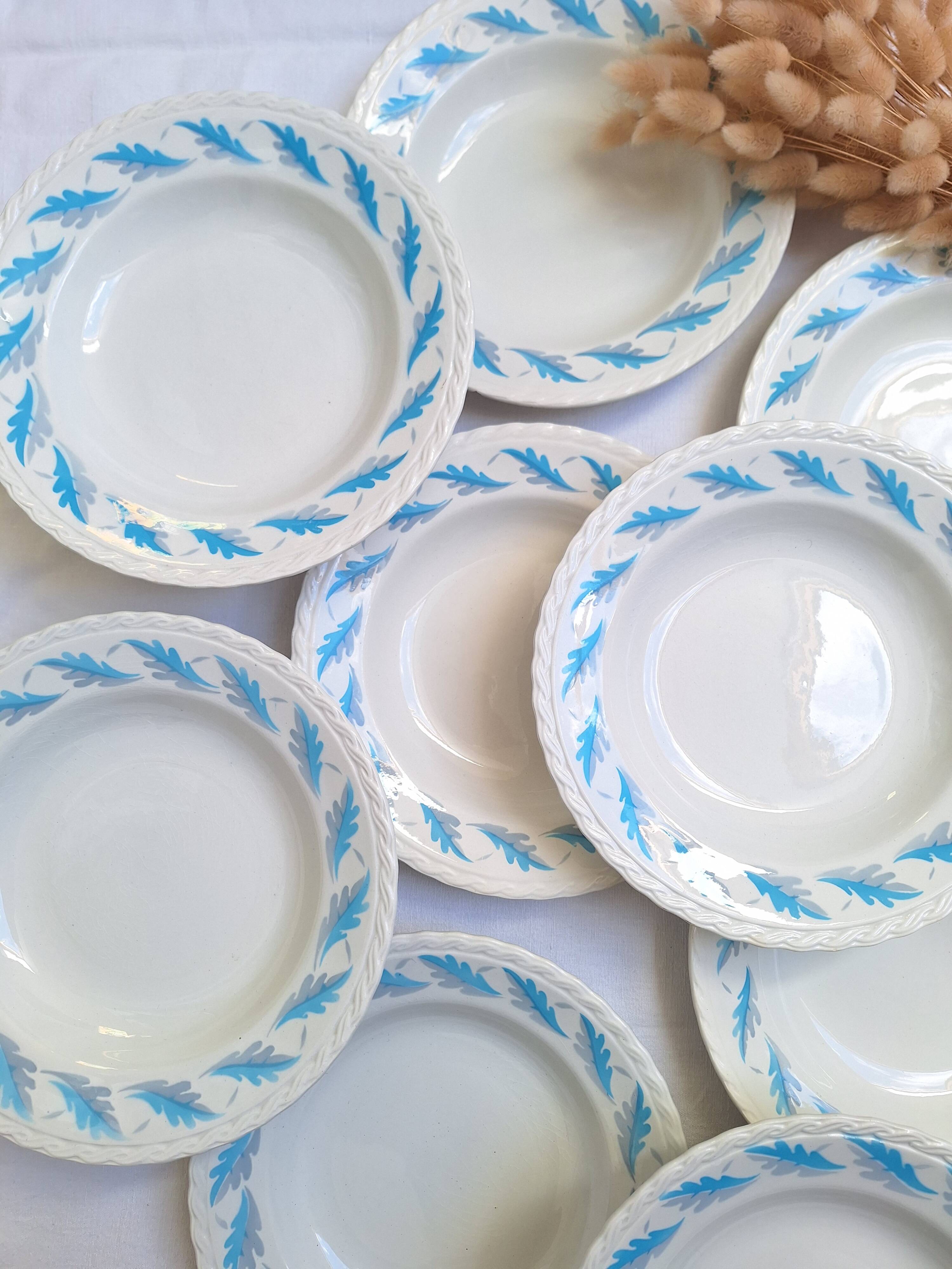 10 Amandinoise soup plates with blue oak leaves