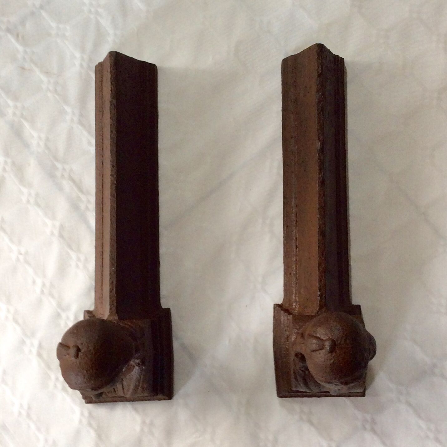 Old pair of cast-of-the-wool channels with portrait woman dimension: height -21cm- length -38cm-