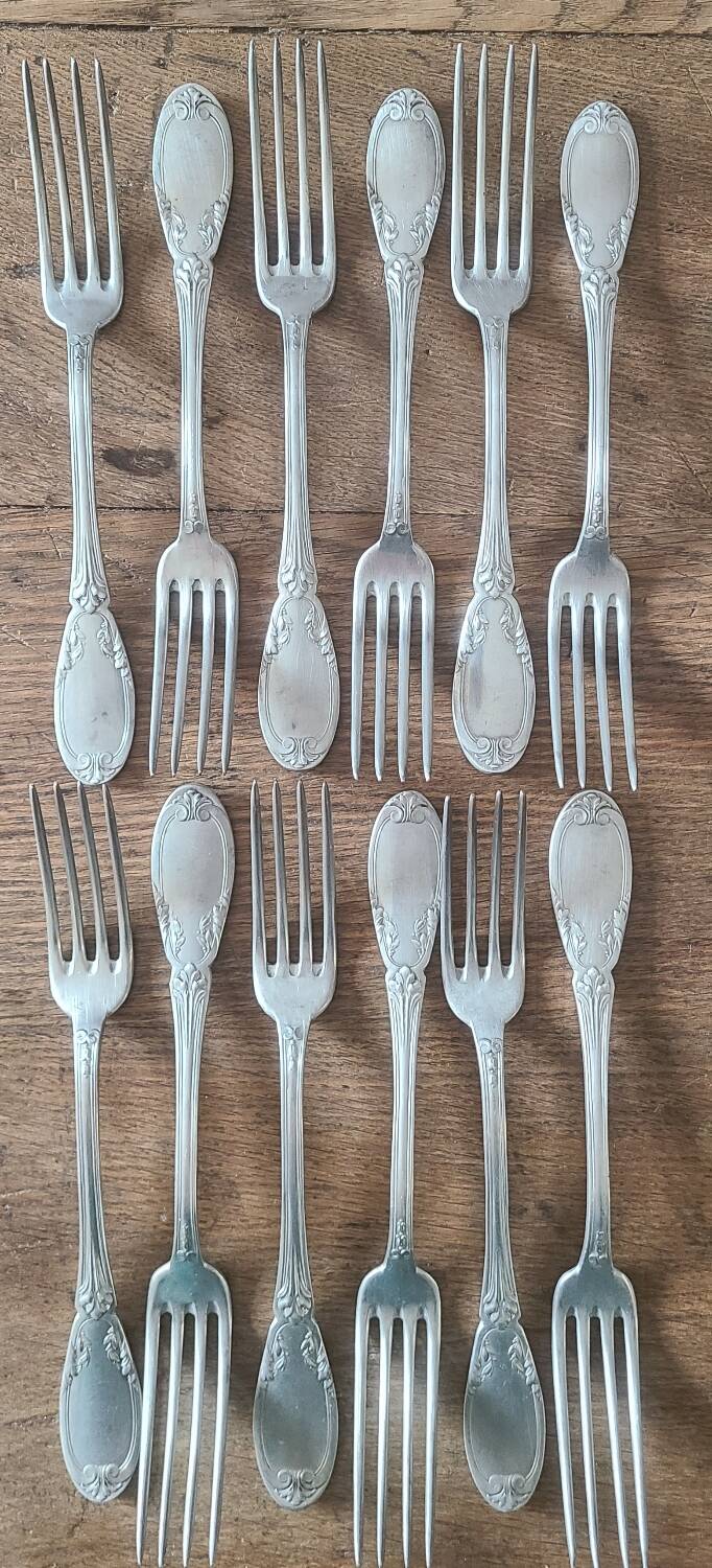 Set of 12 vintage silver-plated metal forks.