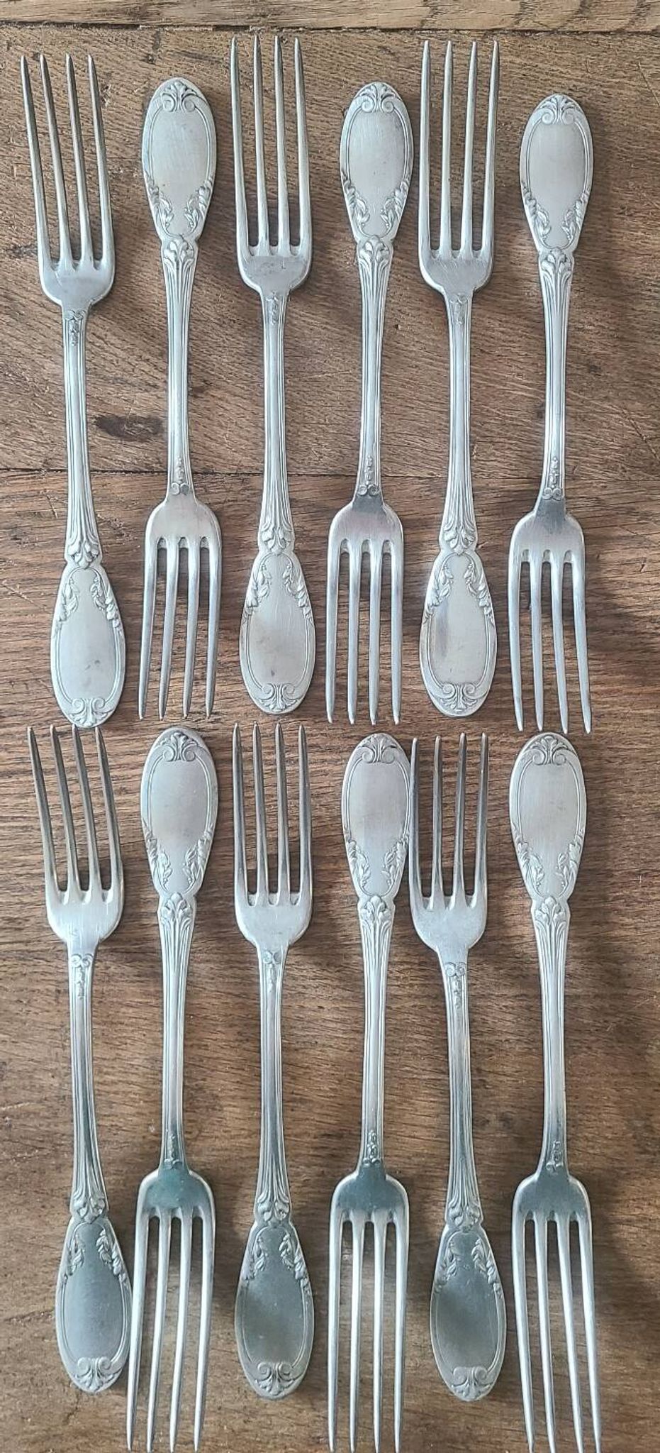 Lot de 12 couverts fourchettes anciennes métal argenté vintage