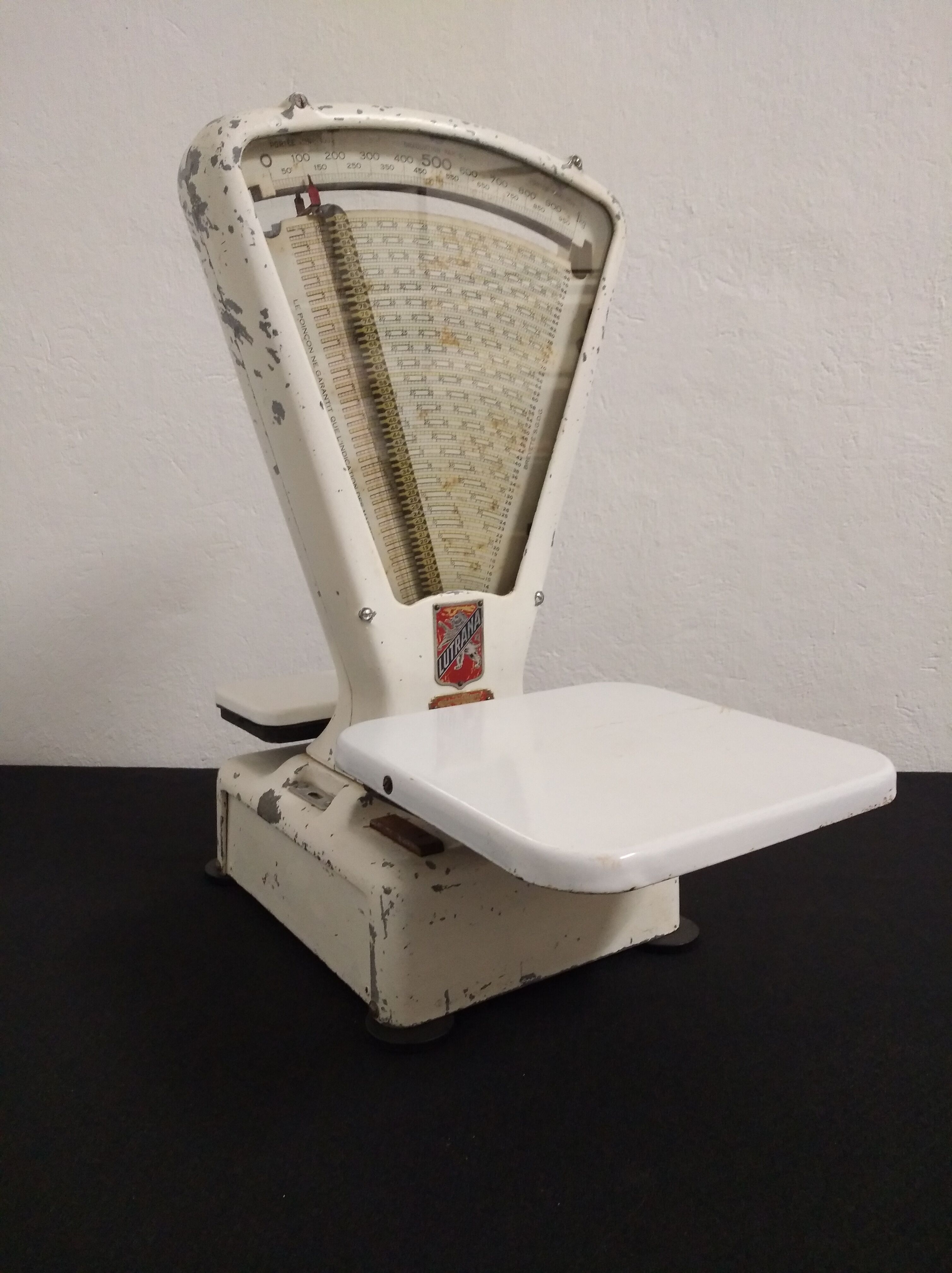 Vintage grocer's scale Lutrana