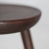 Paire de tabourets tripodes en bois. France, circa 1960