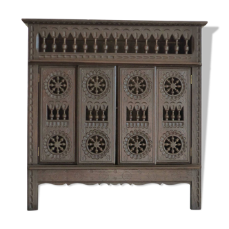 Breton enclosed bed, doll furniture.
