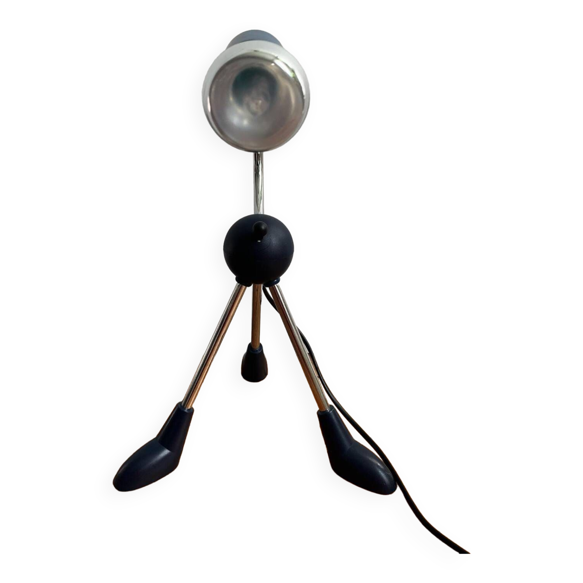 Articulated tripod foot lamp inspired by the Memphis movement