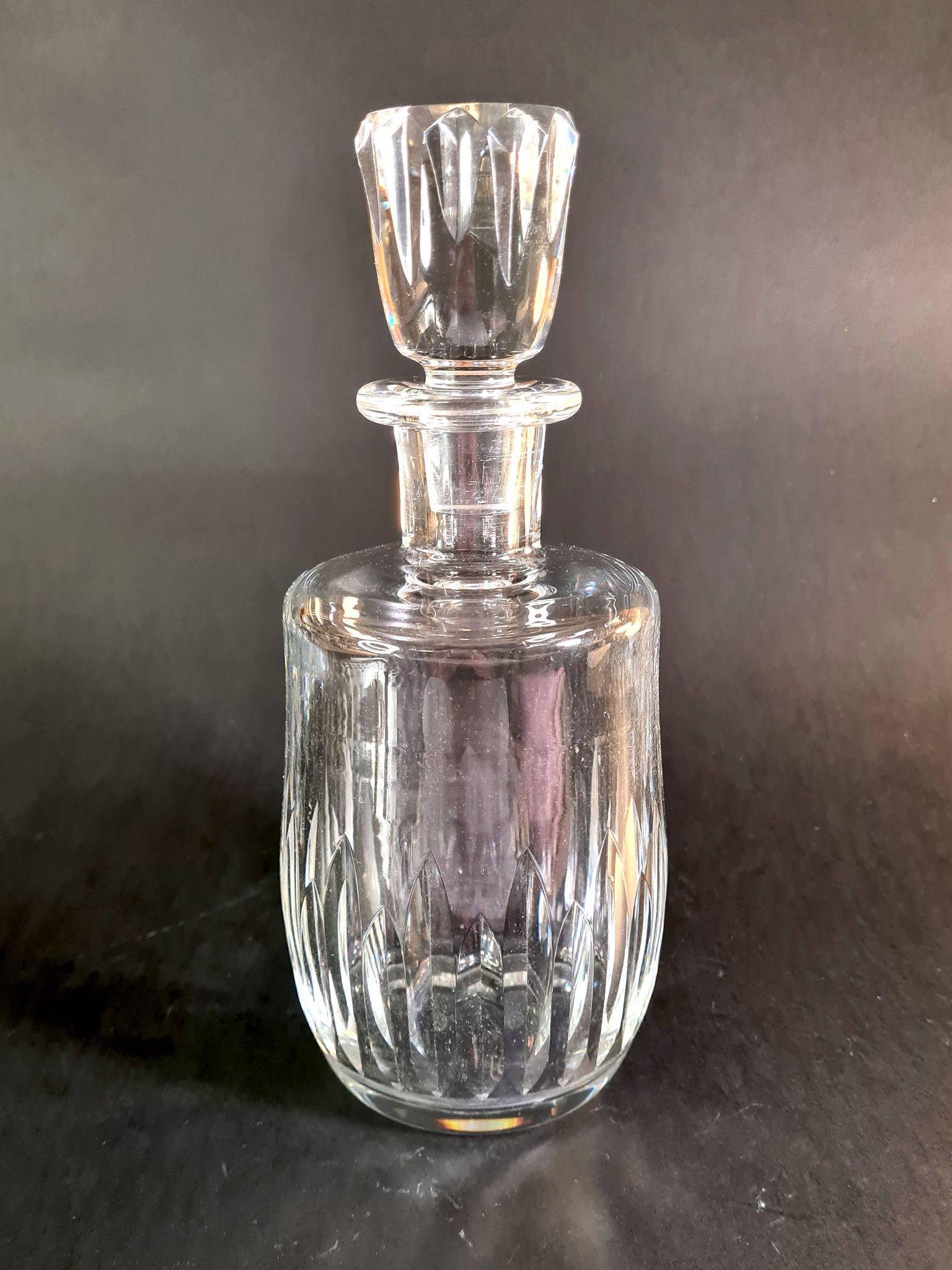 Élégante carafe en cristal taillé Baccarat