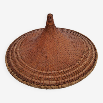 Ancien chapeau Chinois traditionnel pointu bambou