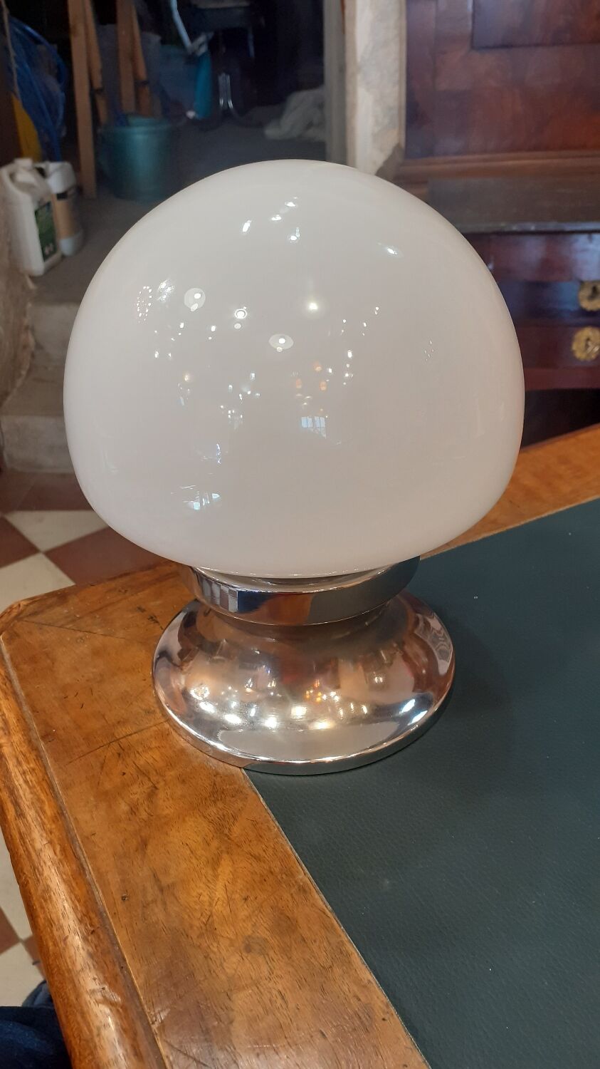 Table lamp