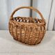Petit panier en osier tressé ovale