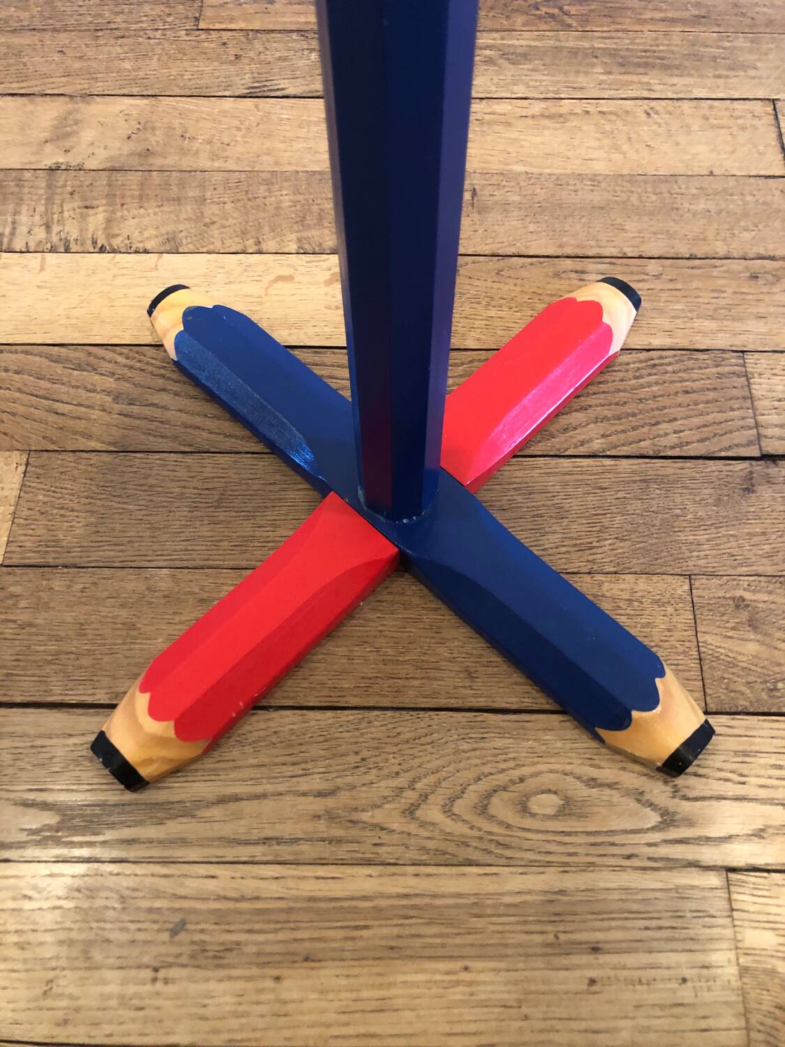 “Pencil” coat rack