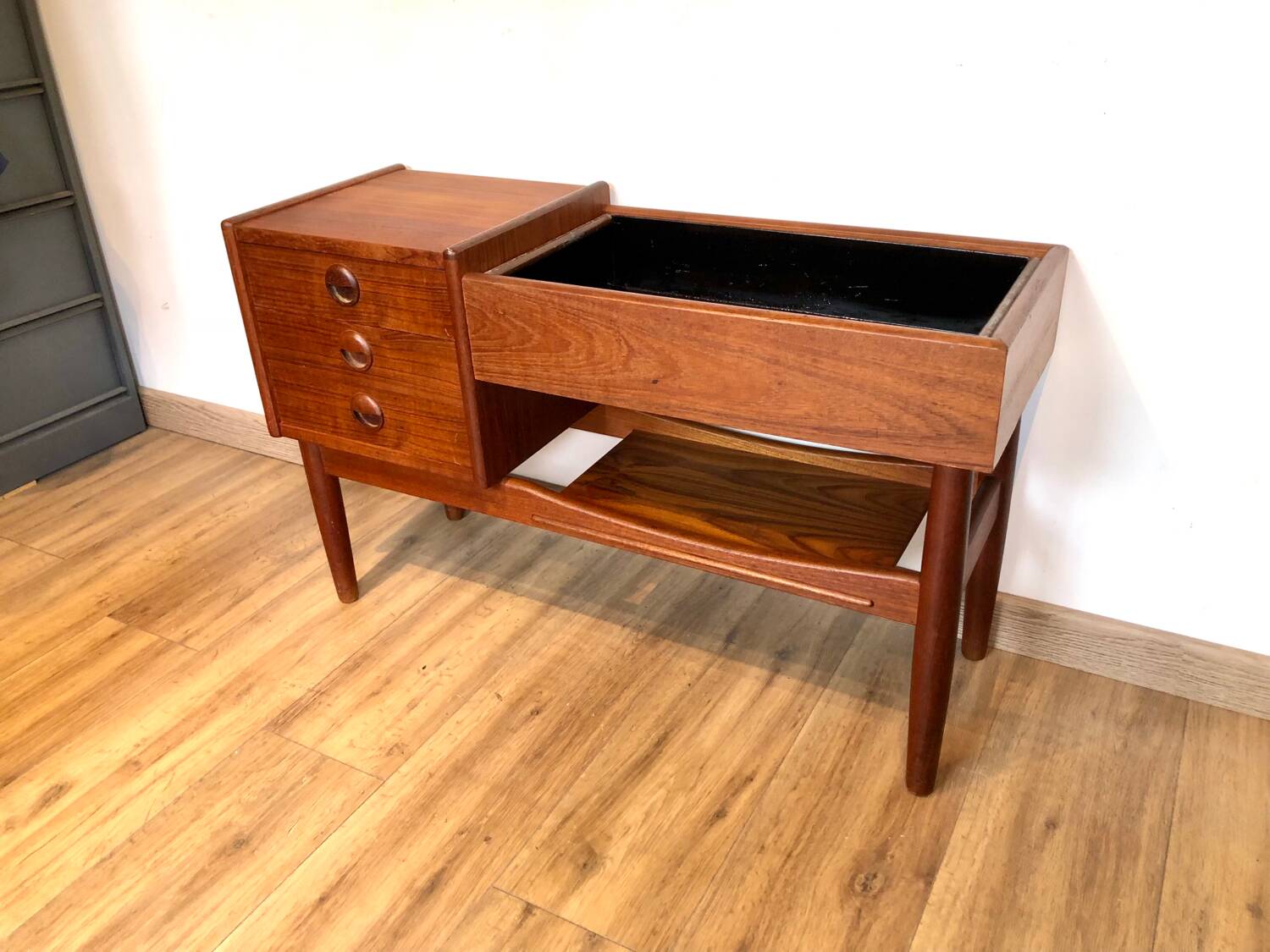 Scandinavian planter