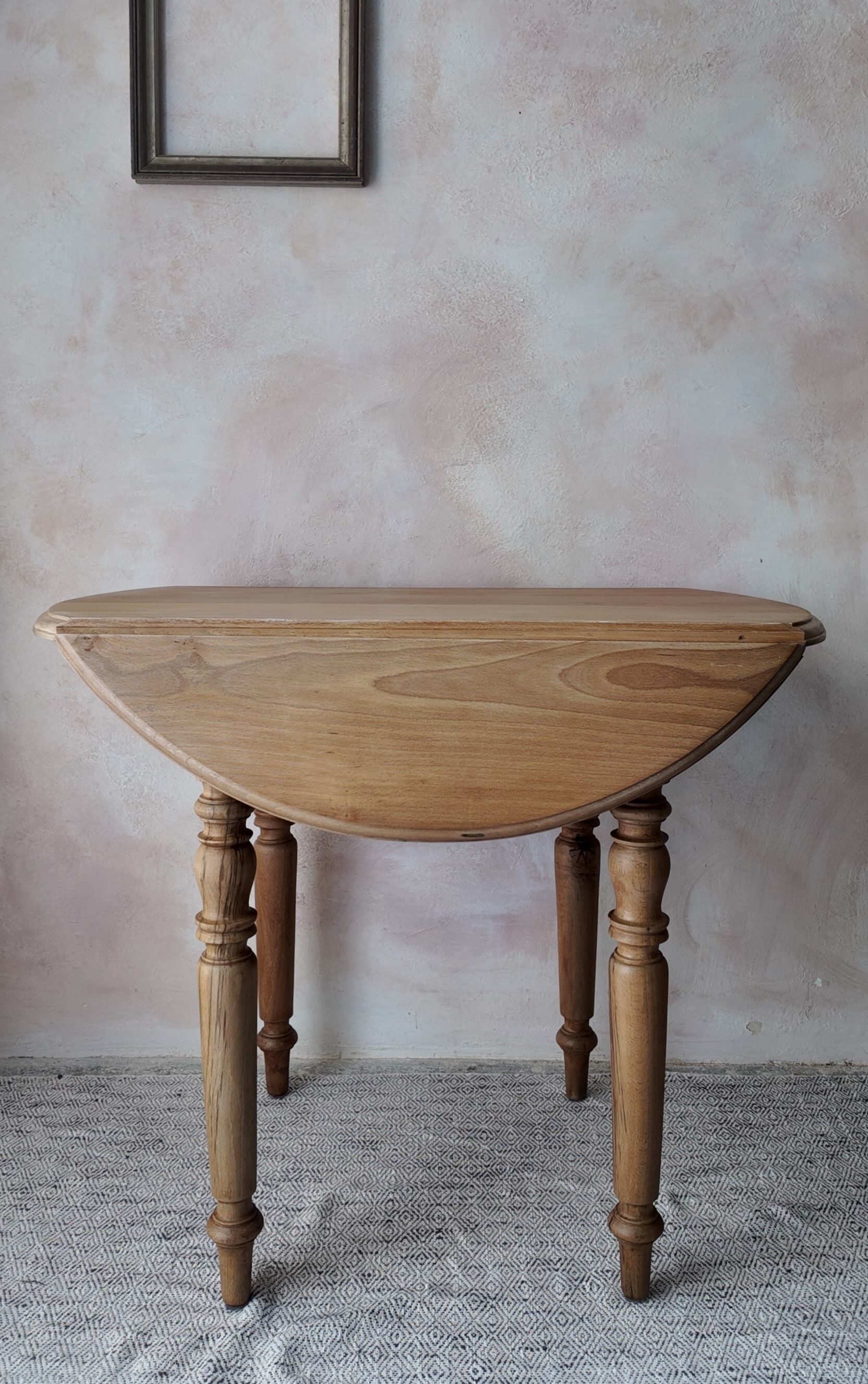 Small round beech drop-leaf table - soft country spirit