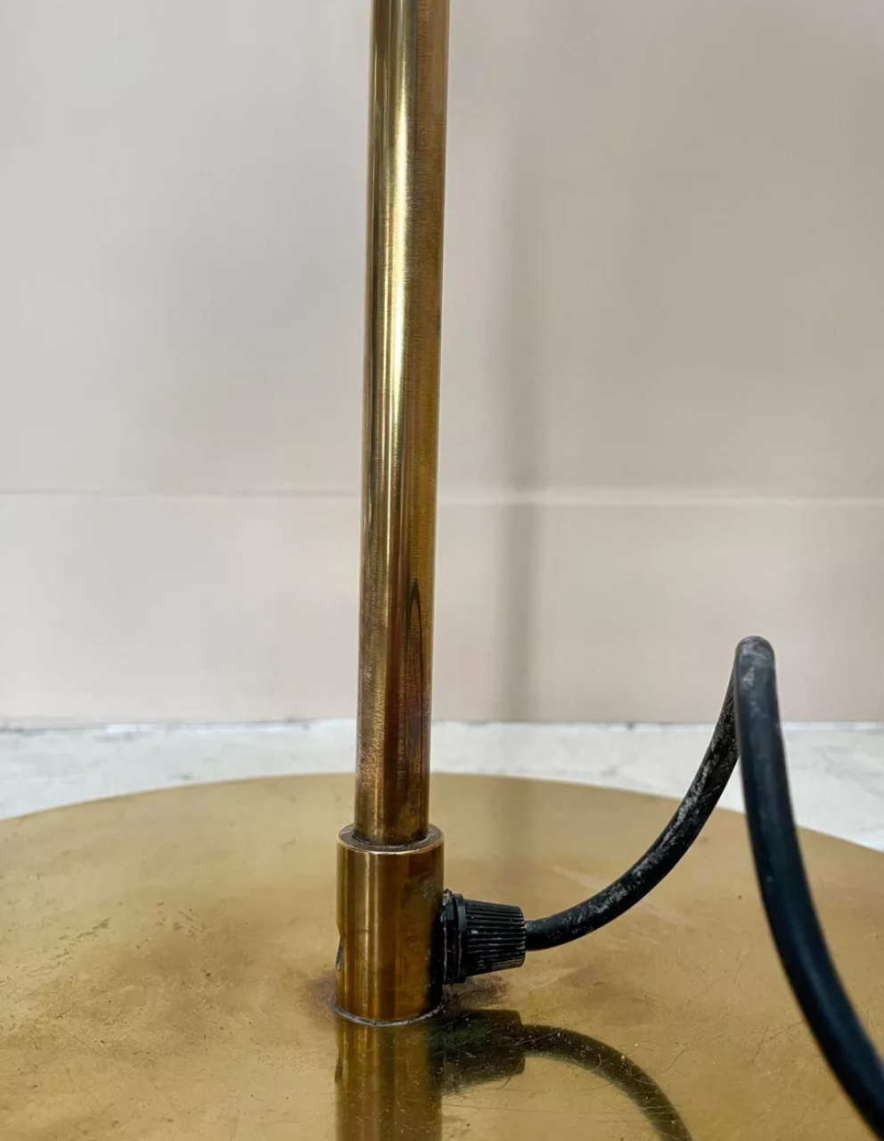Vintage modernist floor lamp Saint Germain Lumière, brass, France 1980