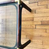 Table basse ancienne en rotin et angles laiton, dessus verre