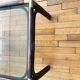 Table basse ancienne en rotin et angles laiton, dessus verre