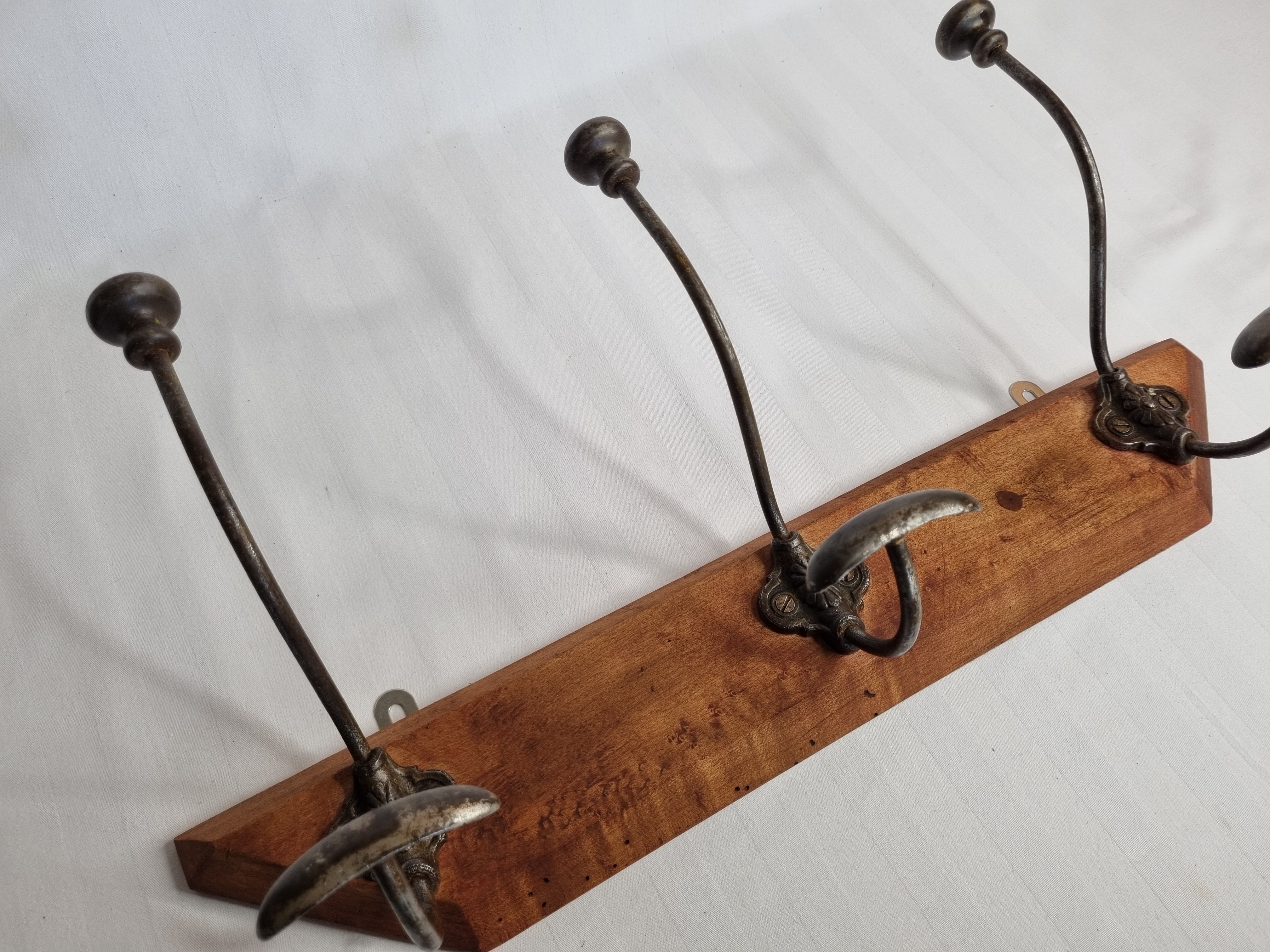 Wall rack "bistro" in metal and wood, 1900, 3 hooks