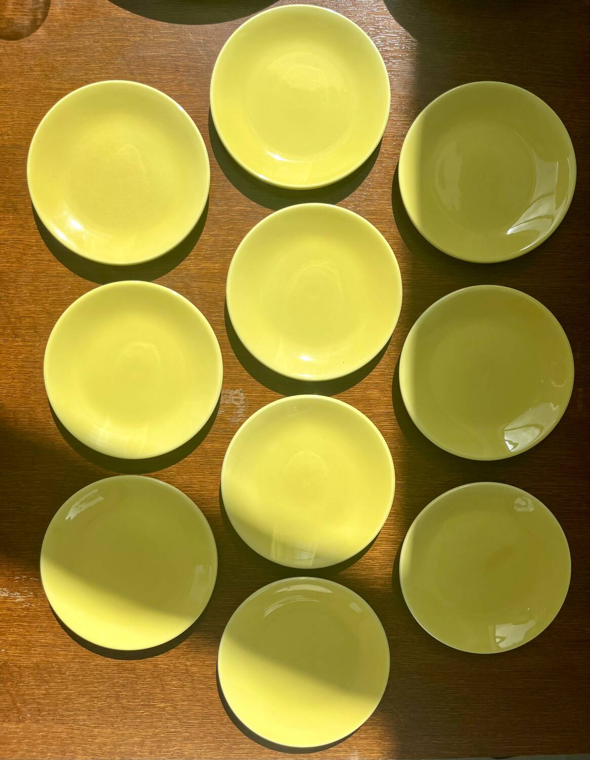 10 assiettes dessert et plat Digoin jaune