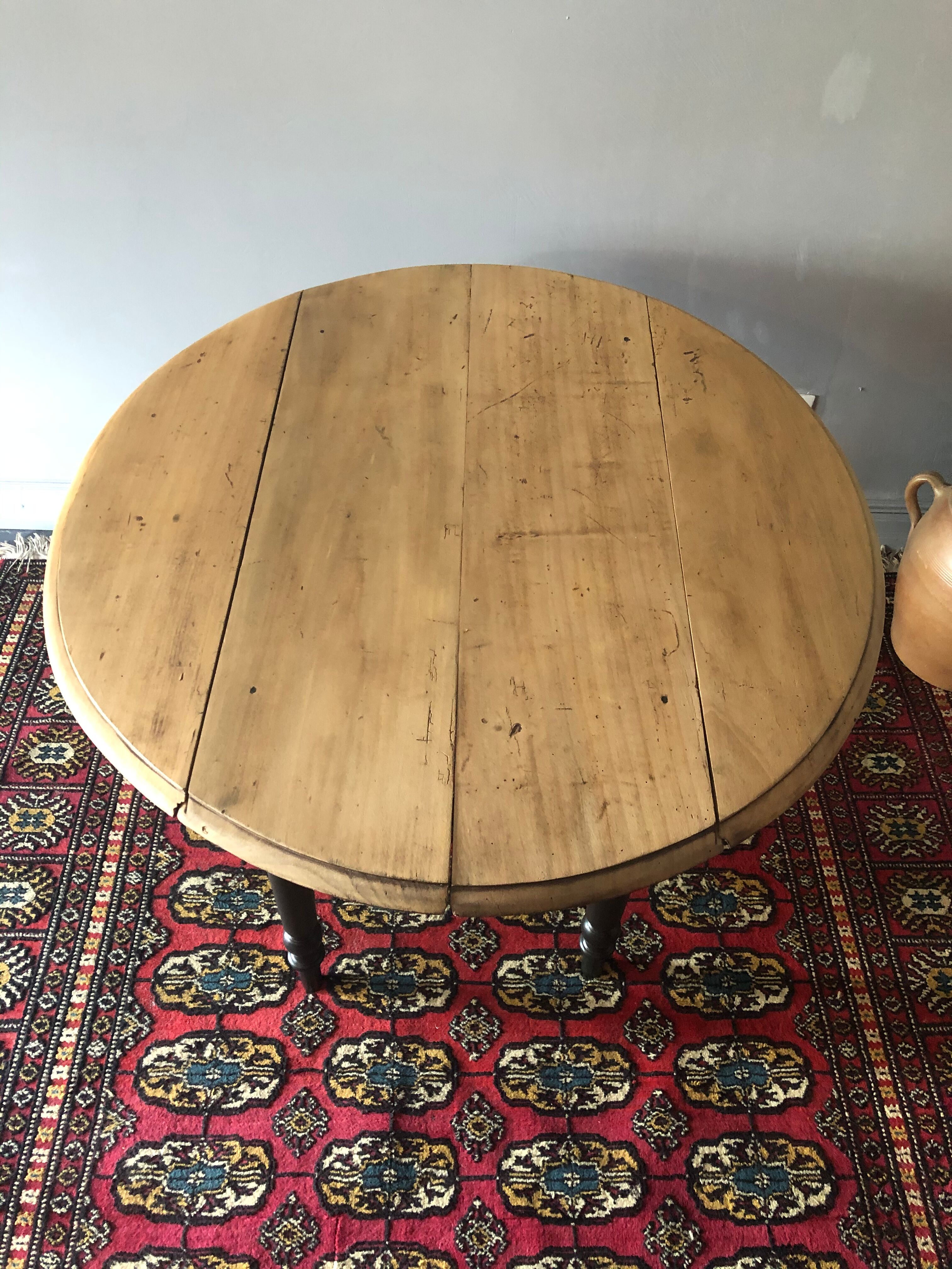 Round table with flaps, early 20th century