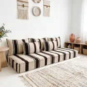 Coussin de sol en kilim rayé marron – laine tissée à la main, base crème