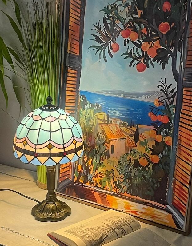 Vintage and Tiffany inspiration lamp | Coloured glass in blue & pastel pink