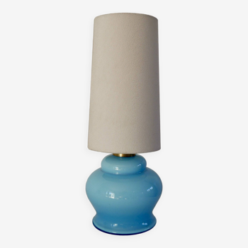 Lampe avec pieds en opaline bleu et abat-jour conique texturé années 60-70