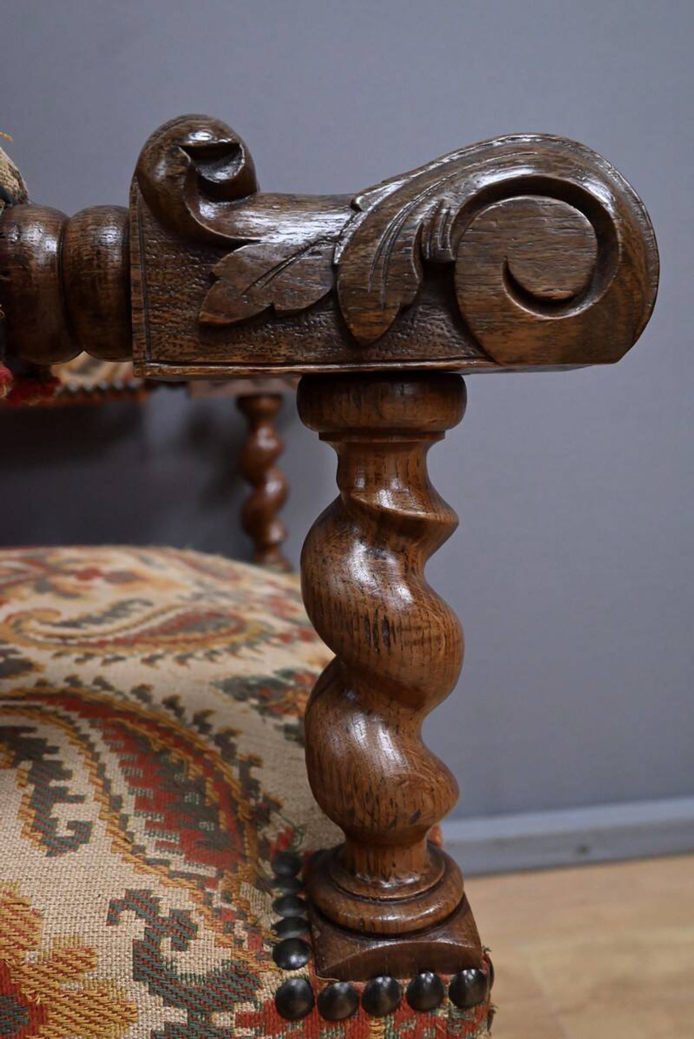 Ornamental armchair in oak, Louis XIII style – Early 20th century