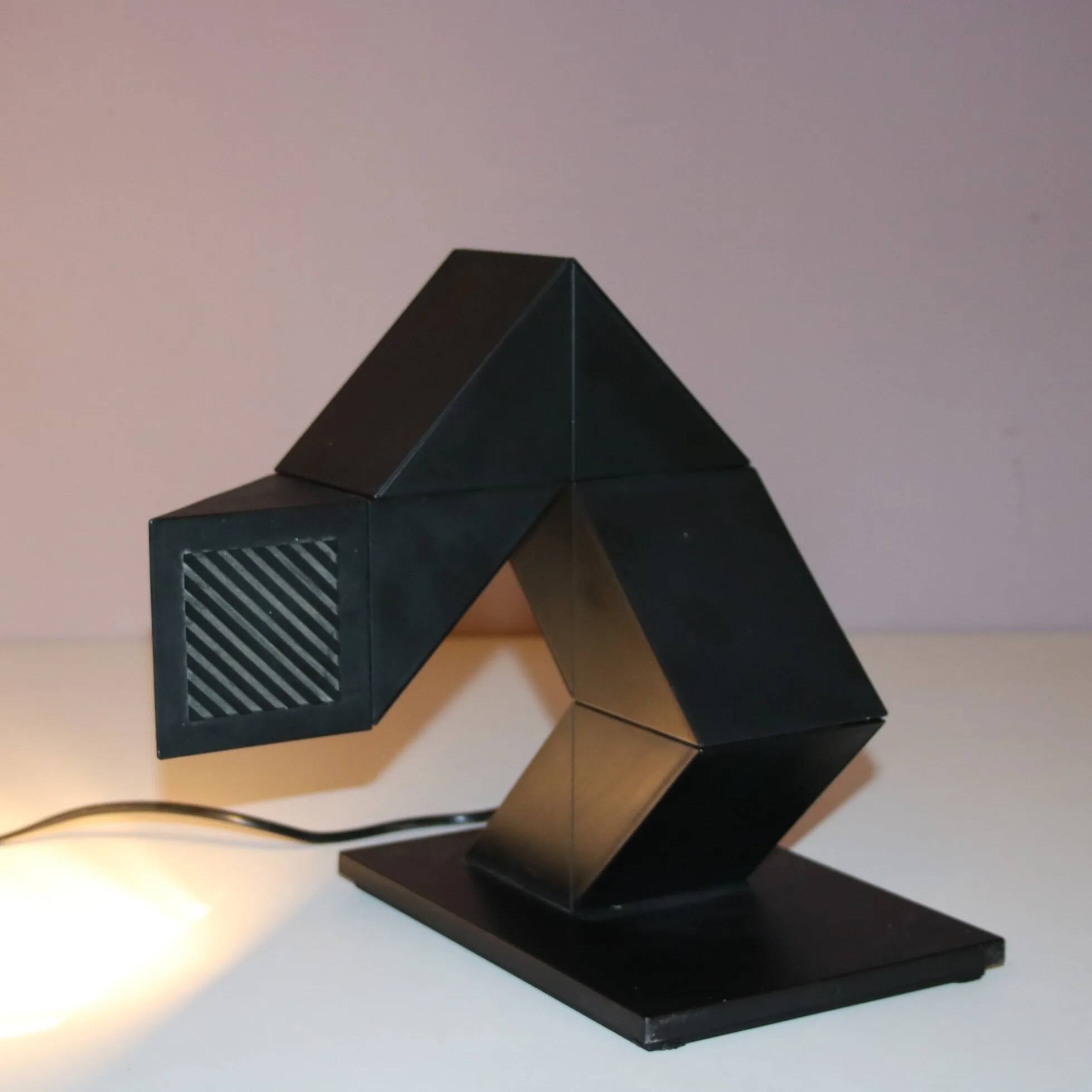 Lampe de bureau « Zig Zag » des années 1980, conçue par Shui L. D. Chan pour New Horizons, Hong Kong.