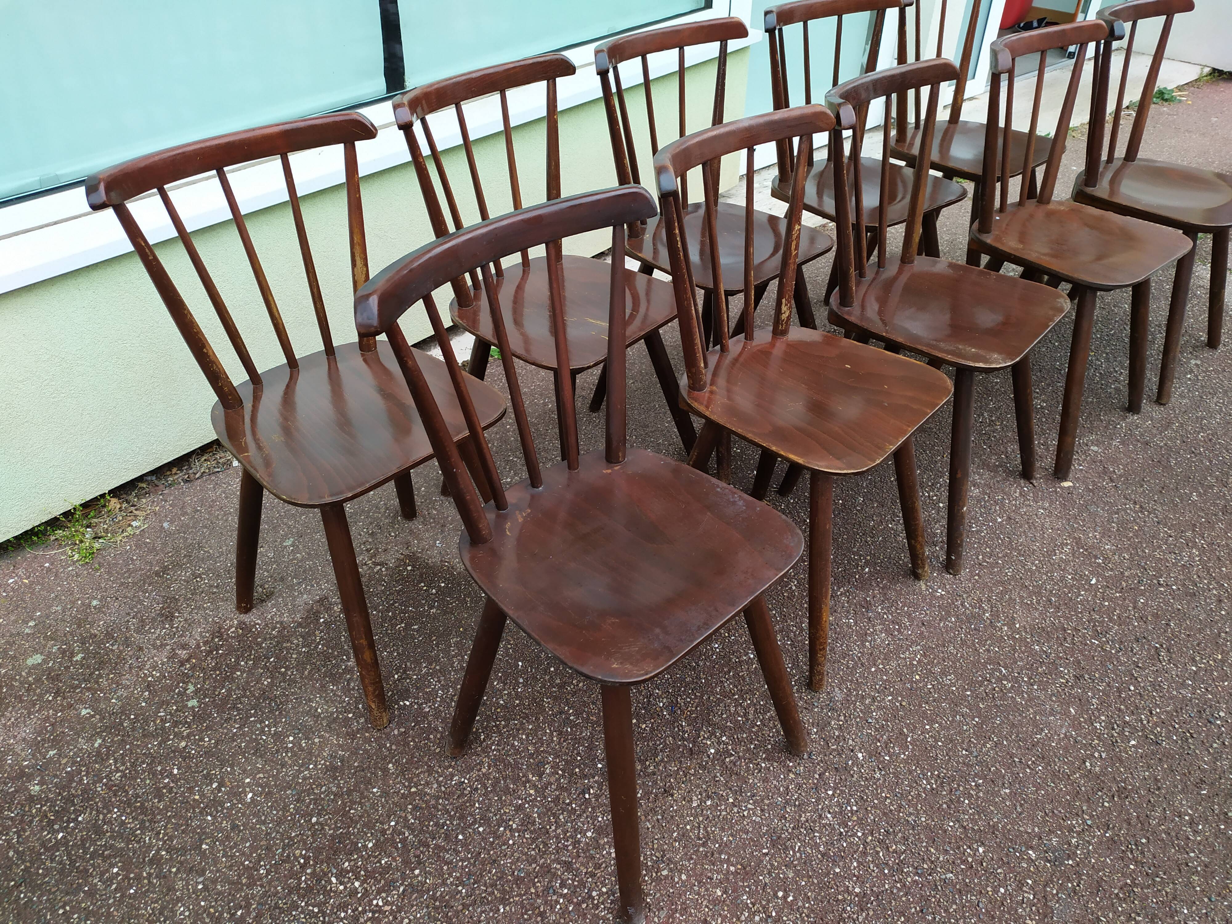 Set of 10 wooden bistro chairs - vintage