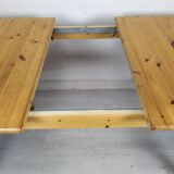 Extendable pine table