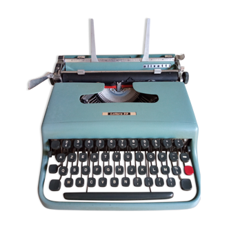 Olivetti Lettera Typewriter 22