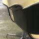 Paire de fauteuils en cuir beige