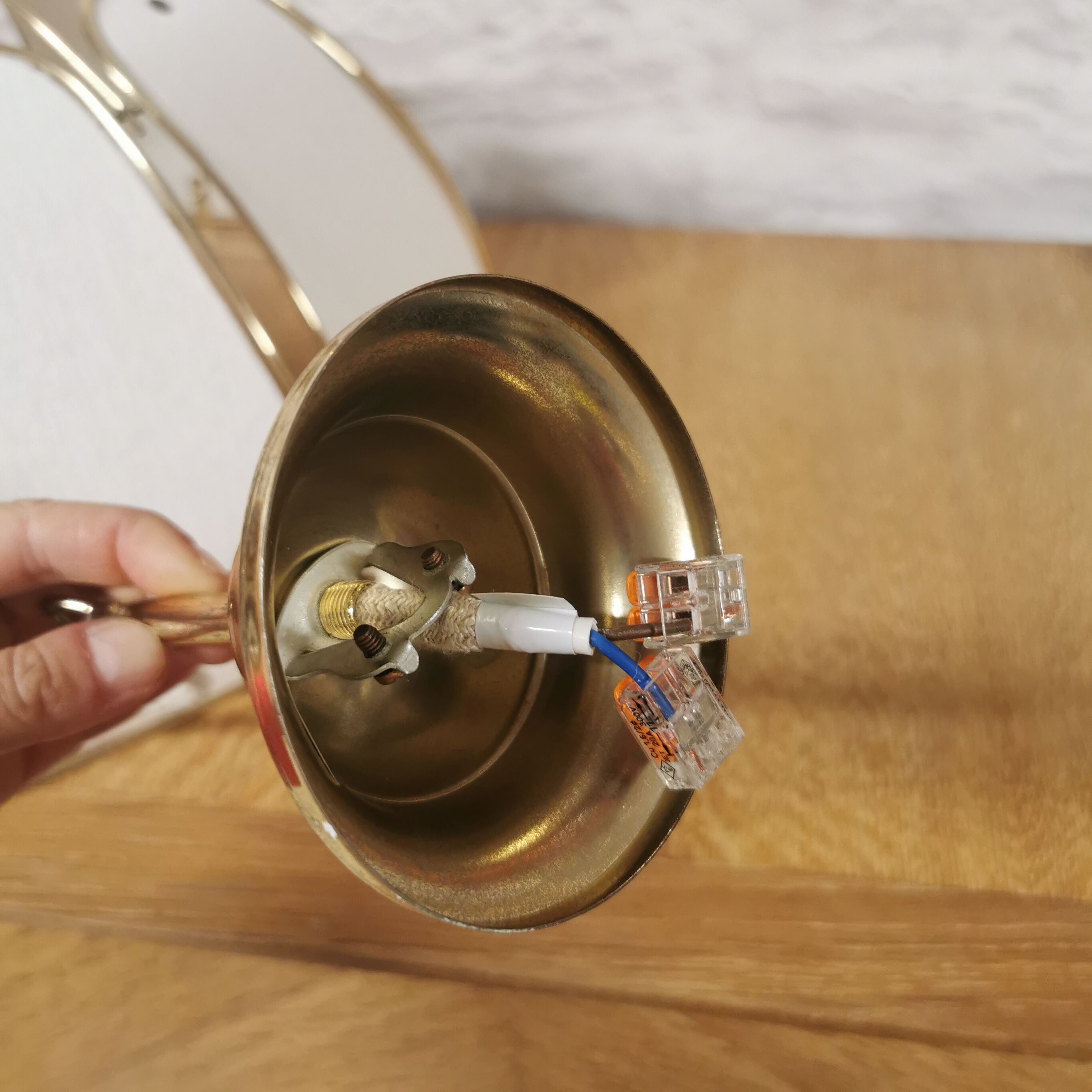 Suspension structure metal and linen