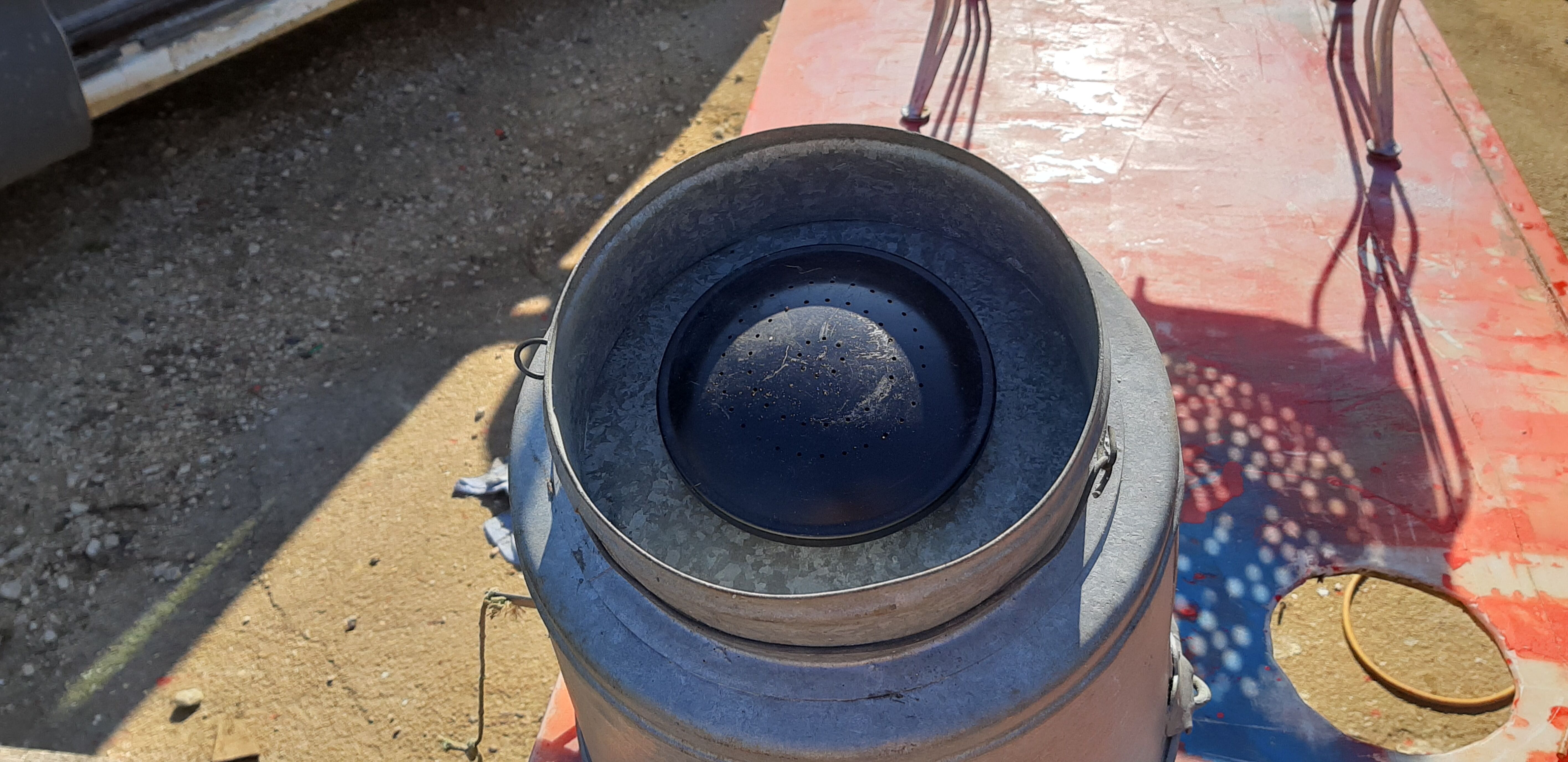 Galvanized aluminum shower seal