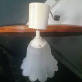 Luminaire suspension tulipe en verre blanc opaline ideal pour un couloir une entrée ou les toilettes