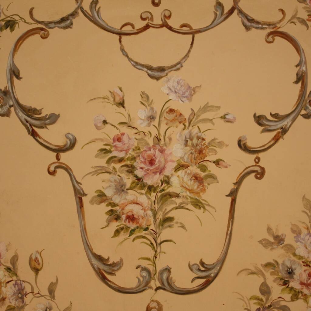 Venetian chest in lacquered and painted wood