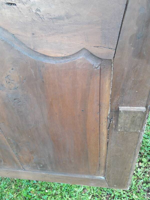 Bonnetière, standing man, Louis XV, 18th century walnut