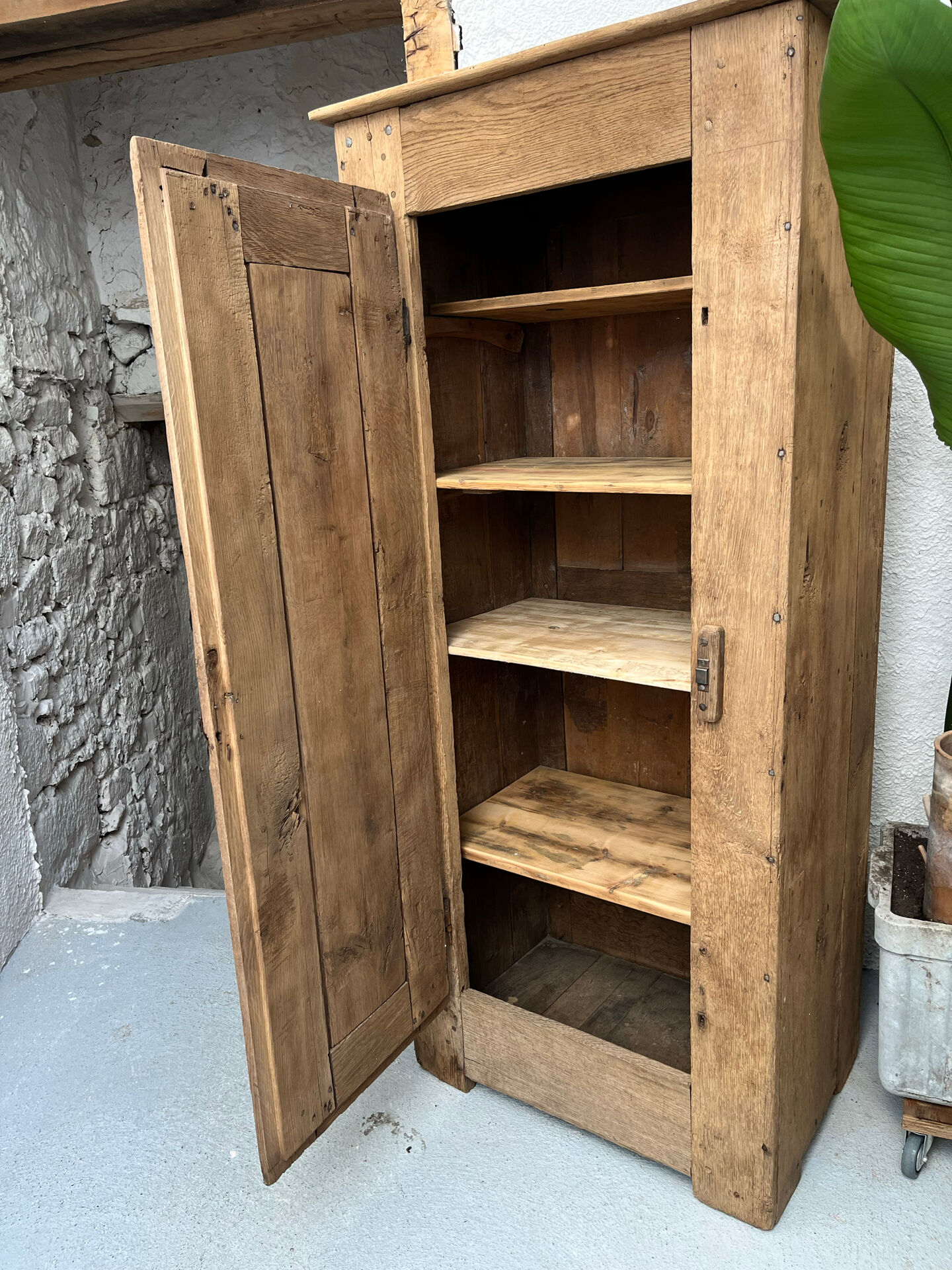 Small rustic bonnetière in 18th century oak.