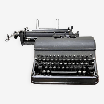 Machine à écrire antique Rheinmetall modèle Gs, Allemagne 1953.