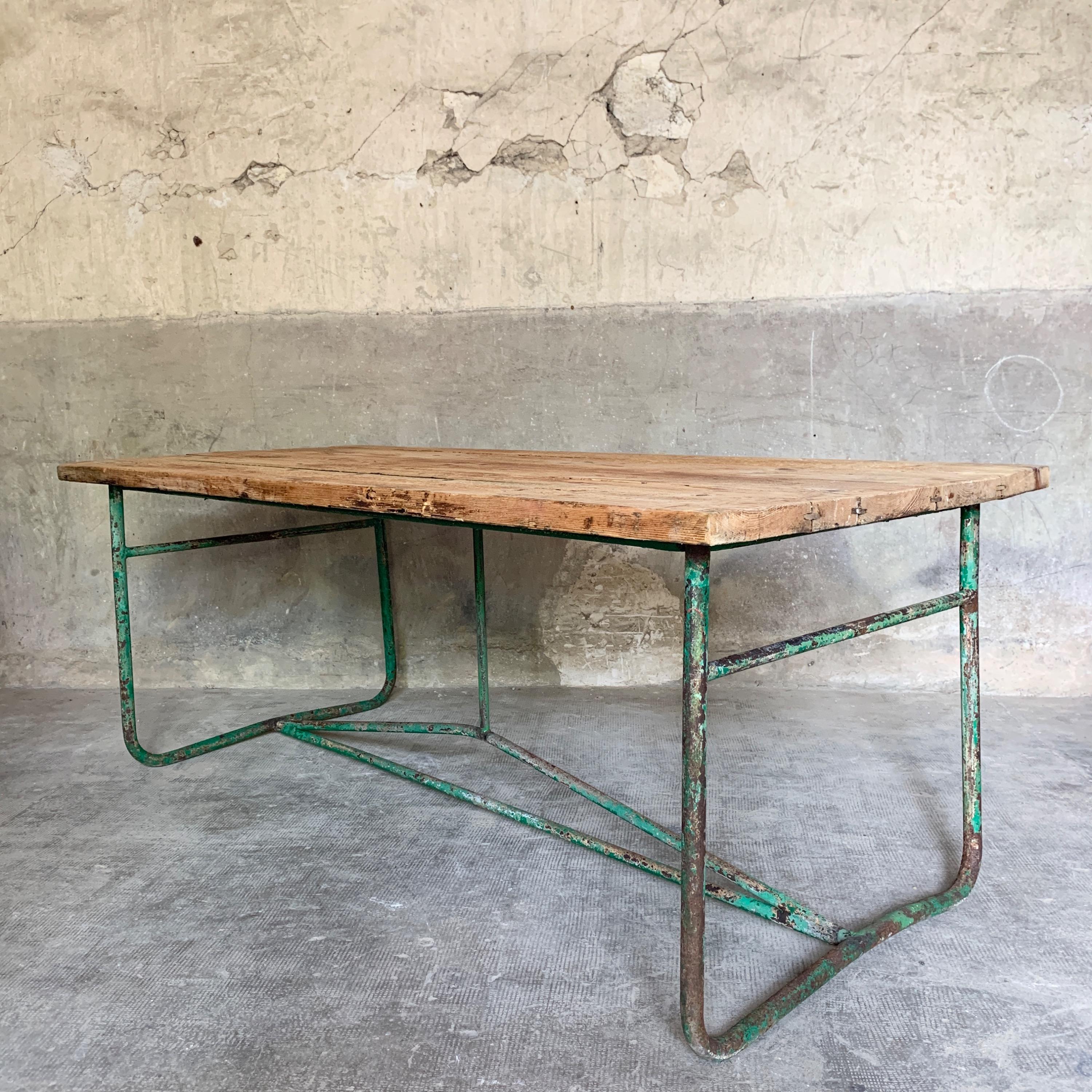 French table of 1950