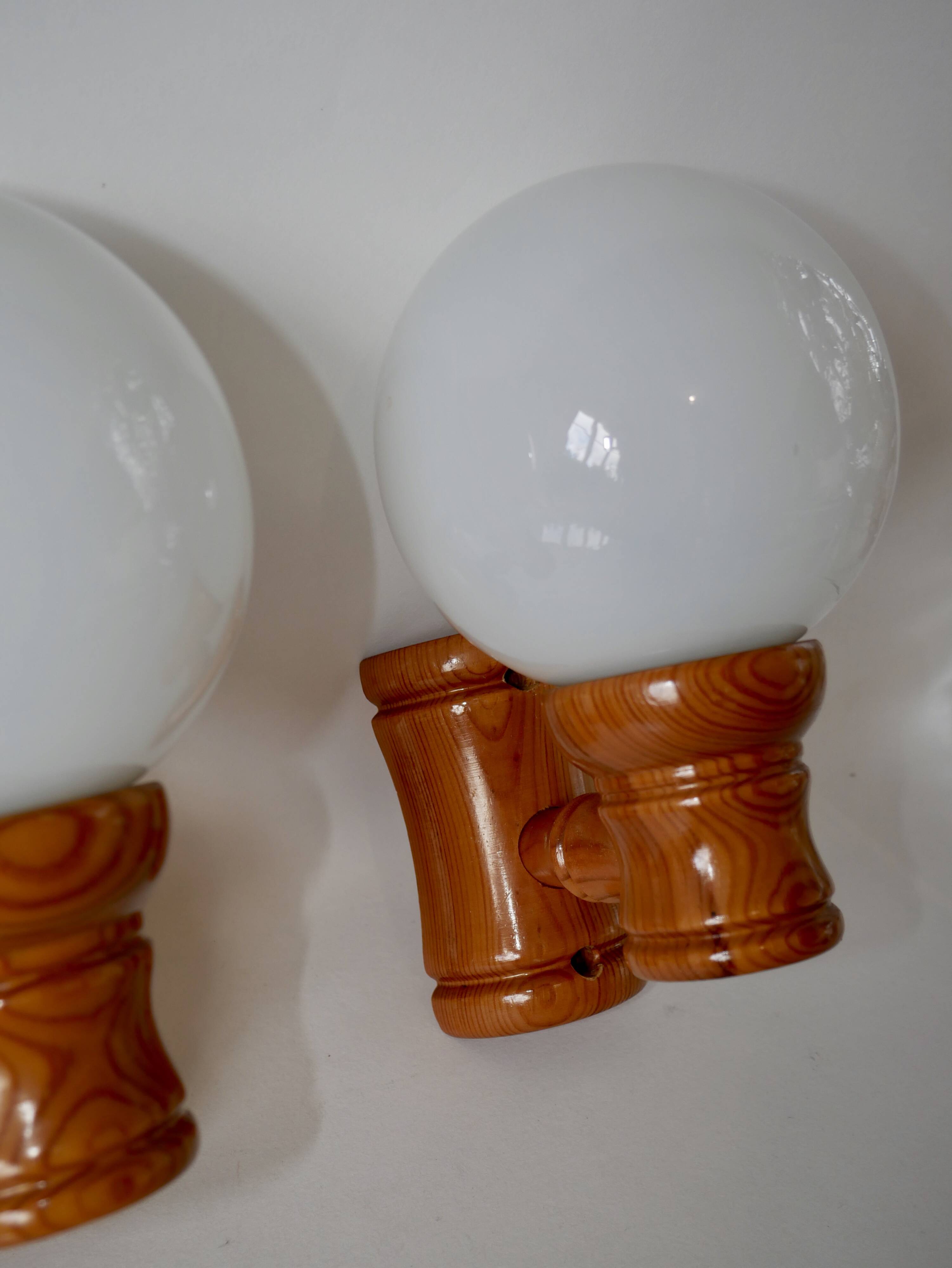 Pair of globe wall lights in pine and opaline from the 60s