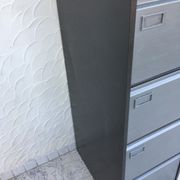 Metal cabinet with 4 drawers